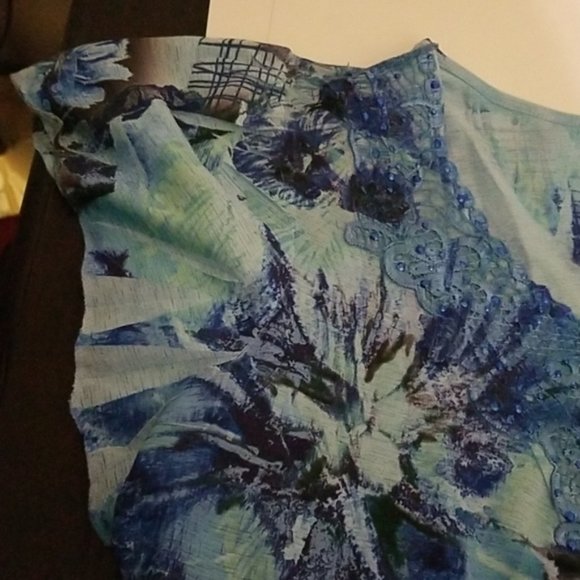 LIVE and let live top - Picture 4 of 6